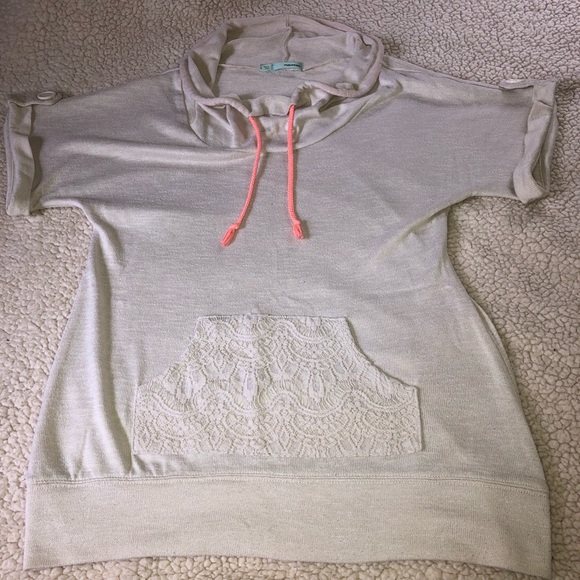 Short Sleeve Top - Picture 2 of 3